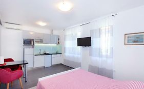 Studio Apartment Toma